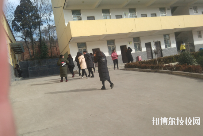 商州區(qū)第一職業(yè)高級(jí)中學(xué)2020年招生辦聯(lián)系電話(huà)
