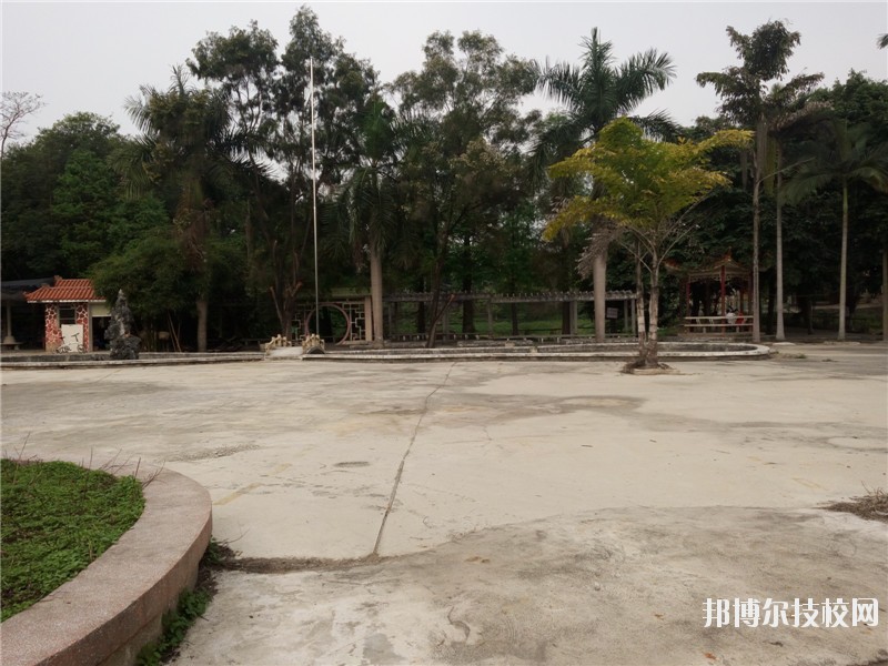 南寧工貿職業(yè)技術學校網站網址