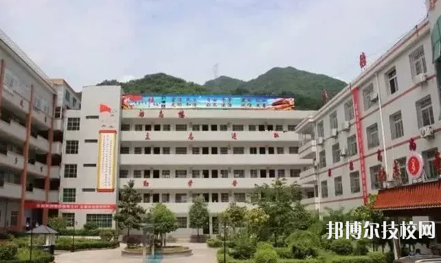 鎮(zhèn)巴縣職業(yè)教育中心2020年報名條件、招生要求、招生對象 