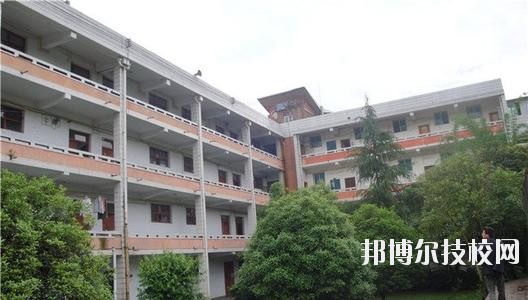 清鎮(zhèn)中等職業(yè)技術學校2020年報名條件、招生要求、招生對象