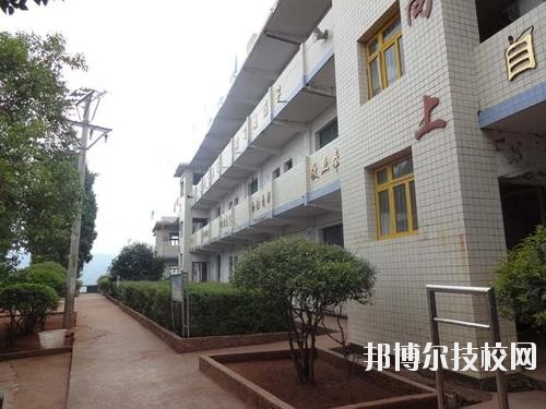 普定職業(yè)技術(shù)學(xué)校2020年報(bào)名條件、招生要求、招生對(duì)象