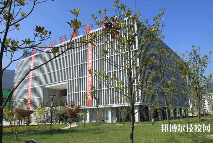 重慶黔江區(qū)民族職業(yè)教育中心2020年報(bào)名條件、招生要求、招生對(duì)象