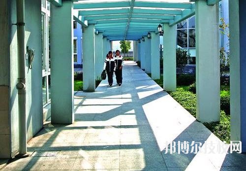 寧波經(jīng)貿(mào)學(xué)校2020年學(xué)費、收費多少