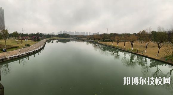鄞州職業(yè)教育中心學(xué)校2020年學(xué)費、收費多少