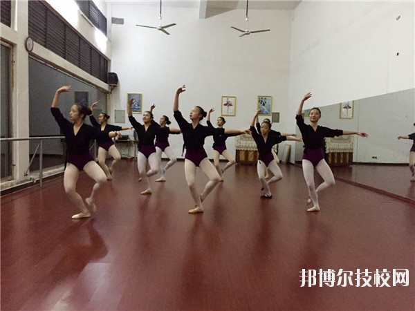 江西東方舞蹈學(xué)校2020年報(bào)名條件、招生要求、招生對(duì)象 