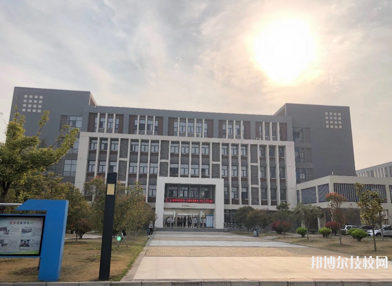 淮安高級職業(yè)技術(shù)學(xué)校2020年報名條件、招生要求、招生對象