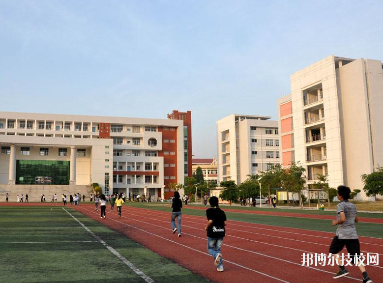 重慶青山工業(yè)技工學(xué)校怎么樣、好不好