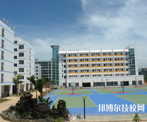 重慶萬州三峽服裝藝術(shù)學校怎么樣、好不好