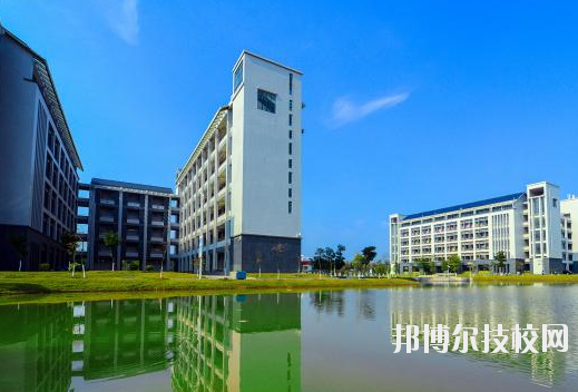 河源衛(wèi)生學(xué)校2020年報名條件、招生要求、招生對象