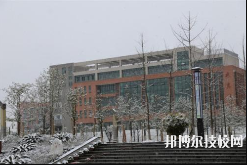 重慶榮昌職業(yè)教育中心2020年報(bào)名條件、招生要求、招生對(duì)象