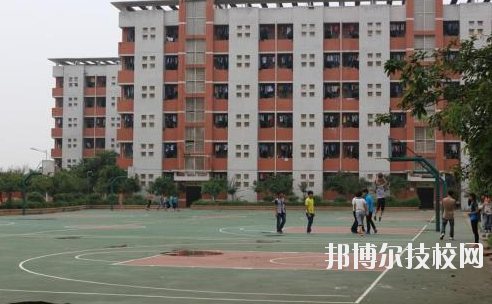 重慶大足職業(yè)教育中心2020年報(bào)名條件、招生要求、招生對(duì)象