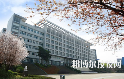 重慶三峽衛(wèi)生學校2020年報名條件、招生要求、招生對象