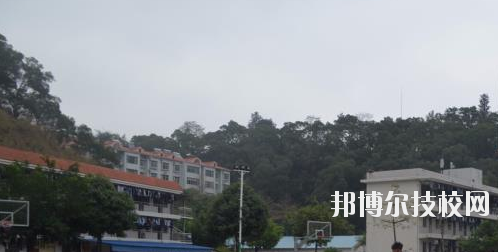 廣西右江民族商業(yè)學(xué)校怎么樣、好不好