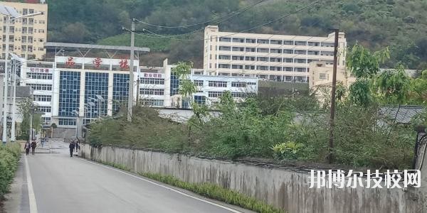 興義中等職業(yè)學(xué)校2020年報(bào)名條件、招生要求、招生對(duì)象