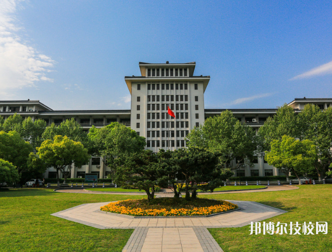 重慶旅游學(xué)校建勝分校2020年報(bào)名條件、招生要、招生對(duì)象求
