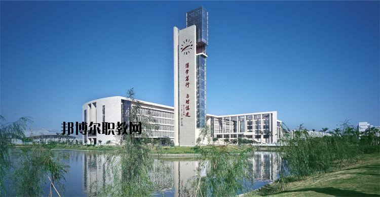 仙桃新亞電腦中等職業(yè)學校怎么樣、好不好