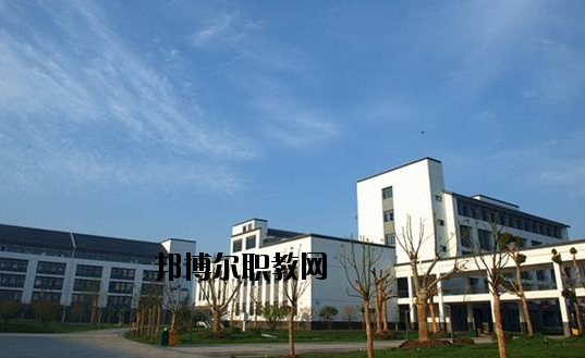 蘇州吳中技工學(xué)校2020年報名條件、招生要求、招生對象