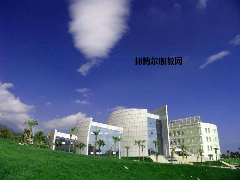 來鳳中等職業(yè)技術(shù)學(xué)校2020年報(bào)名條件、招生要求、招生對(duì)象