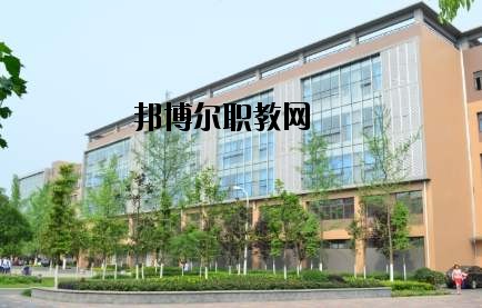 成都市恒輝技工學(xué)校2020年報名條件、招生要求、招生對象