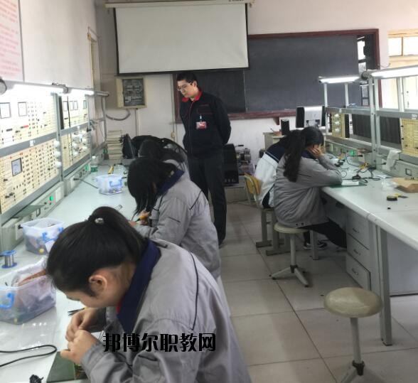 石家莊機(jī)械技工學(xué)校2020年報名條件、招生要求、招生對象