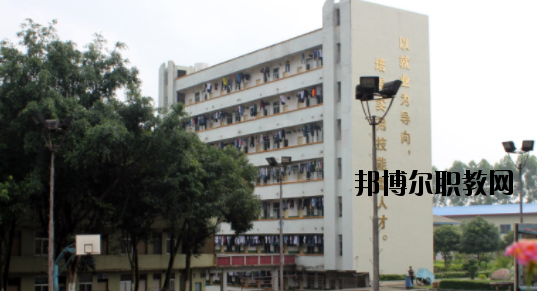 廣西梧州商貿(mào)學(xué)校2020年報名條件、招生要求、招生對象 