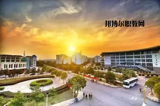 英山草盤職業(yè)中學(xué)怎么樣、好不好