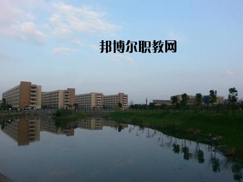 內(nèi)江鐵路機械學(xué)校2020年報名條件、招生要求、招生對象