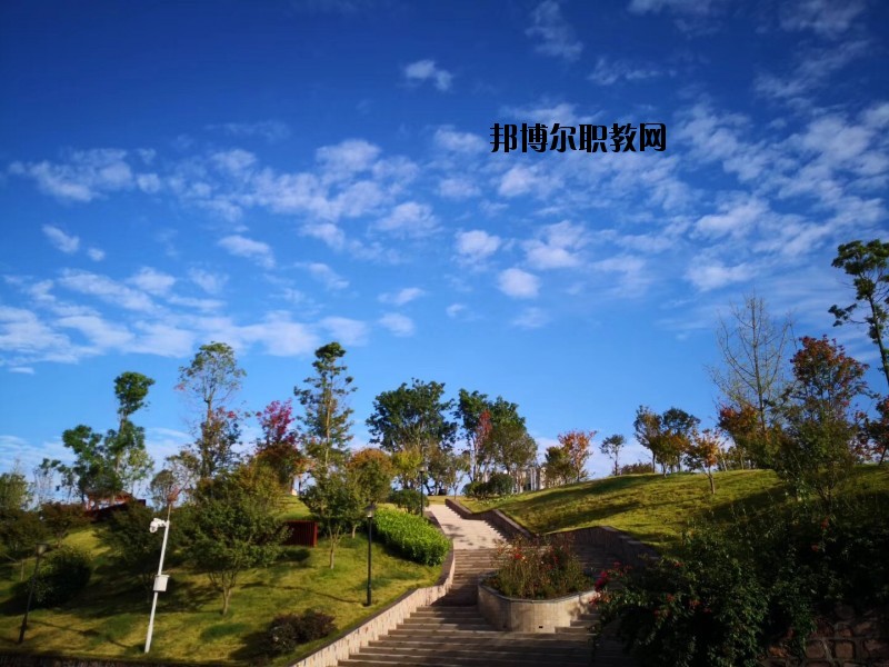 成都市工業(yè)職業(yè)技術學校2020年報名條件、招生要求、招生對象
