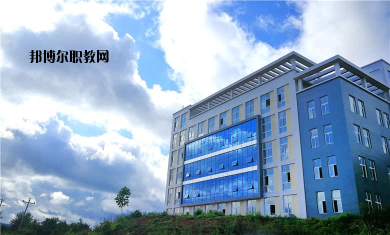四川省南充衛(wèi)生學(xué)校2020年報(bào)名條件、招生要求、招生對(duì)象