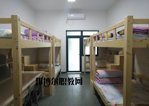 德陽慶玲機械電子工業(yè)學(xué)校2020年宿舍條件