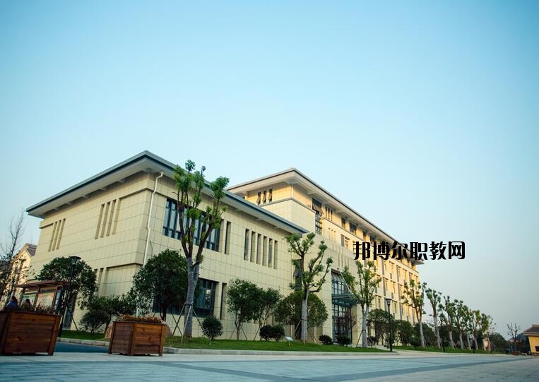 龍游縣職業(yè)技術(shù)學(xué)校2020年報名條件、招生要求、招生對象