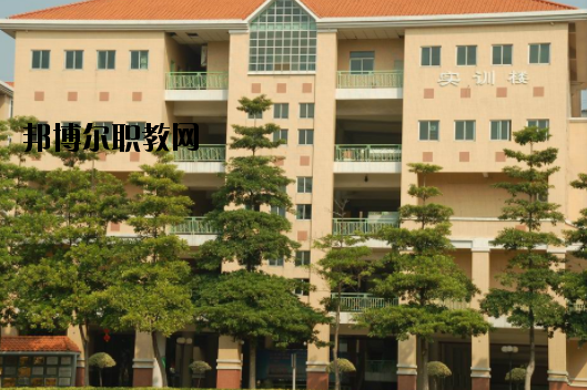 東莞商業(yè)學(xué)校2020年報(bào)名條件、招生要求、招生對(duì)象