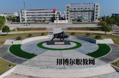 弋陽(yáng)中等專(zhuān)業(yè)學(xué)校2020年招生辦聯(lián)系電話(huà)