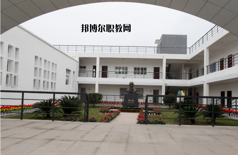 南充技師學(xué)院2020年報(bào)名條件、招生要求、招生對(duì)象
