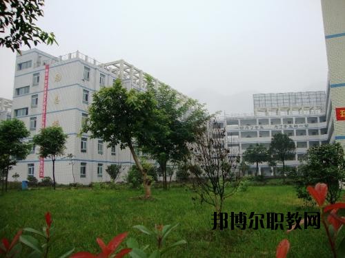 四川筠連職業(yè)技術(shù)學(xué)校2020年報(bào)名條件、招生要求、招生對(duì)象