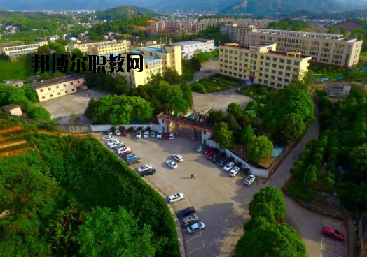 萍鄉(xiāng)工業(yè)中等專業(yè)學(xué)校怎么樣、好不好