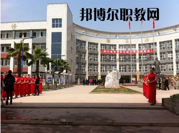 四川省張瀾職業(yè)技術(shù)學(xué)校2020年報(bào)名條件、招生要求、招生對象