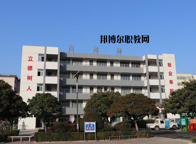 平頂山工業(yè)學(xué)校2021年報名條件、招生要求、招生對象