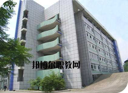東興區(qū)東方科技職業(yè)技術(shù)學(xué)校2020年報(bào)名條件、招生要求、招生對(duì)象