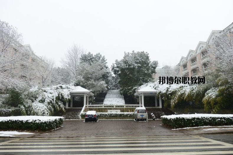 南京工業(yè)大學2020年招生辦聯系電話