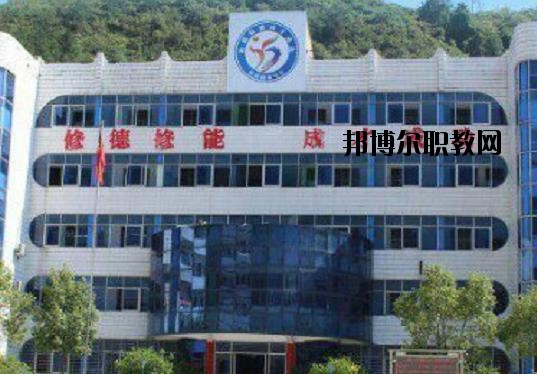 保康職教中心學(xué)校2020年報名條件、招生要求、招生對象