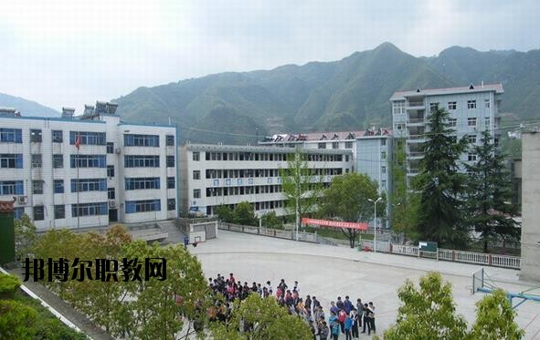 ?？德毥讨行膶W(xué)校2020年招生辦聯(lián)系電話