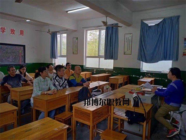 江西景德鎮(zhèn)機(jī)電工程學(xué)校2020年招生辦聯(lián)系電話(huà)