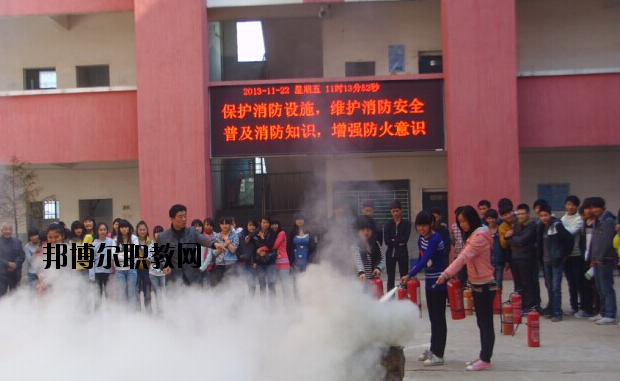 當(dāng)同學(xué)們對(duì)一所學(xué)校感興趣的時(shí)候，一般會(huì)通過(guò)怎樣的方式來(lái)了解這所學(xué)校的相關(guān)信息呢?相信很多的同學(xué)都會(huì)選擇通過(guò)上網(wǎng)查詢(xún)的方式來(lái)對(duì)學(xué)校信息進(jìn)行了解，可是有的時(shí)候網(wǎng)上有的學(xué)校信息并不全面，一些招生信息同學(xué)們只能通過(guò)撥打?qū)W校招生電話進(jìn)行了解。  上饒中等職業(yè)學(xué)校招生電話：0793-8629088  上饒中等職業(yè)學(xué)校郵箱：srdzgy@jxedu.gov.cn  上饒中等職業(yè)學(xué)校簡(jiǎn)介 上饒中等職業(yè)學(xué)校創(chuàng)辦于1998年，是經(jīng)市教育局98[131]號(hào)文件和省教[2000]018號(hào)文件批準(zhǔn)的全日制職業(yè)中專(zhuān)學(xué)?！，F(xiàn)有專(zhuān)業(yè)十個(gè)，在籍學(xué)生1200余人，專(zhuān)職教師60多名，學(xué)校秉承“勤學(xué)、奮進(jìn)、友愛(ài)、創(chuàng)新”的校訓(xùn)，以教學(xué)管理嚴(yán)格，封閉式軍事化管理為特色。全體員工克盡職守，愛(ài)崗敬業(yè)，用心工作，真心服務(wù)。十五年來(lái)培育了數(shù)8000余名技術(shù)人才，受到市委、市政府和用人單位的充分肯定。  上饒中等職業(yè)學(xué)校就業(yè)優(yōu)勢(shì) 學(xué)校畢業(yè)的學(xué)生都通過(guò)學(xué)校一系列的考核，有過(guò)硬的動(dòng)手能力和理論知識(shí)，能確保各專(zhuān)業(yè)的畢業(yè)生基本上專(zhuān)業(yè)對(duì)口的就業(yè)上崗，并受到用人單位一致好證，畢業(yè)業(yè)供不應(yīng)求。就業(yè)率一真位居全市前列，被省教育廳授予“江西省中等職業(yè)學(xué)校就業(yè)先進(jìn)單位”。  小編總結(jié) 有的時(shí)候，網(wǎng)上有的只是關(guān)于學(xué)校的辦學(xué)條件介紹，而對(duì)于學(xué)校當(dāng)年招生政策的信息介紹卻不多。因此，小編建議，為了同學(xué)們可以更順利地報(bào)考，接下來(lái)可以通過(guò)撥打招生電話的方式先對(duì)學(xué)校的招生政策做一個(gè)詳細(xì)的了解。