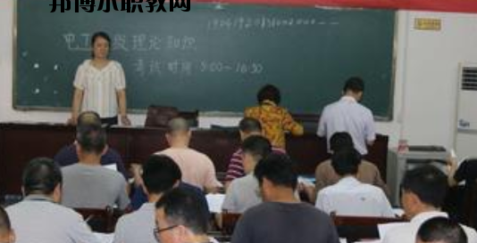 百色右江區(qū)職業(yè)技術(shù)學(xué)校2020年報(bào)名條件、招生要求、招生對(duì)象