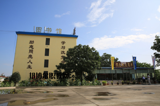 鄭州外資企業(yè)管理中等專業(yè)學(xué)校怎么樣、好不好