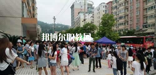 巴中市巴州區(qū)化成職業(yè)2020年報名條件、招生要求、招生對象