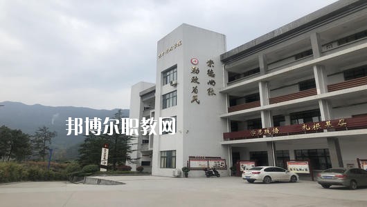 四川省巴中市職業(yè)中學2020年報名條件、招生要求、招生對象