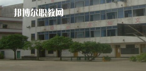 玉林市嶺南工業(yè)學校2020年報名條件、招生要求、招生對象