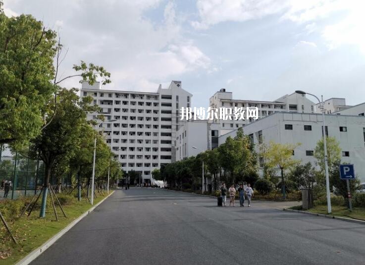 合肥經(jīng)貿(mào)旅游學(xué)校2020年報(bào)名條件、招生要求、招生對(duì)象